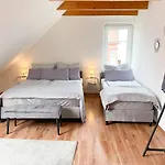 Weinquartier Gruene 70 Qm Kamin Kueche Parkplatz Turmzimmer Apartman