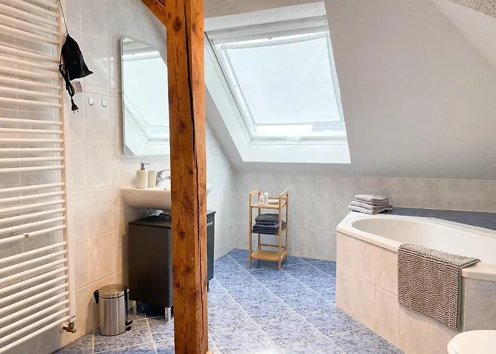 Weinquartier Gruene 70 Qm Kamin Kueche Parkplatz Turmzimmer Apartman Naumburg