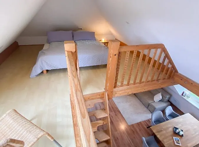 Weinquartier Gruene 70 Qm Kamin Kueche Parkplatz Turmzimmer